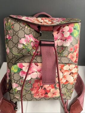 Gucci Supreme Monogram Blooms Small Backpack in Dry Rose w/ COA